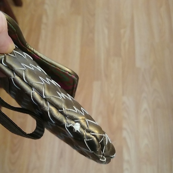 SONDRA Toberts Taupe / Gold Metallic Basket Weave Clutch - Picture 8 of 9